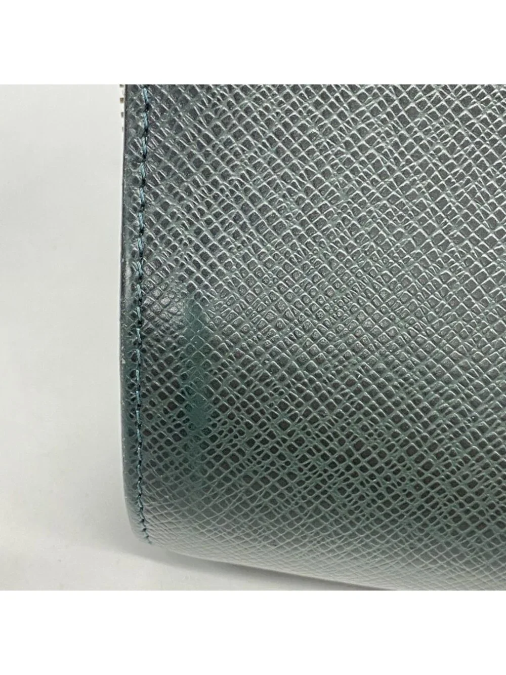 Louis Vuitton Clutch Taiga Baikal Epi